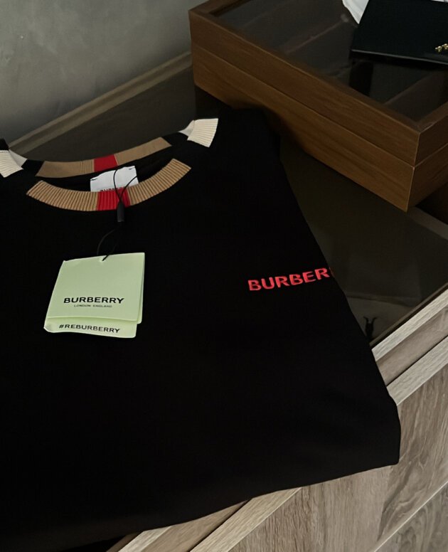 Burberry Tshirt
